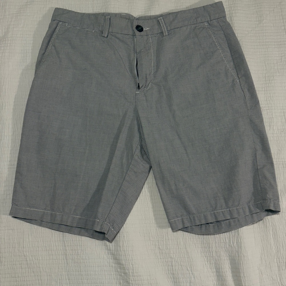 Old Navy Men's Gray and White Striped Shorts